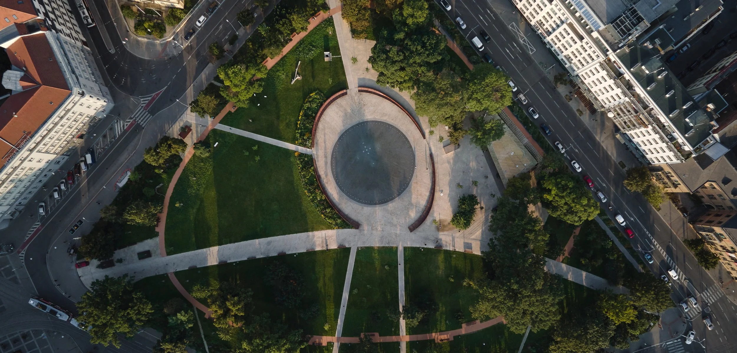 _HOMEPAGE_Consequence_Forma_Moravske_namesti_Brno_BoysPlayNice.jpg