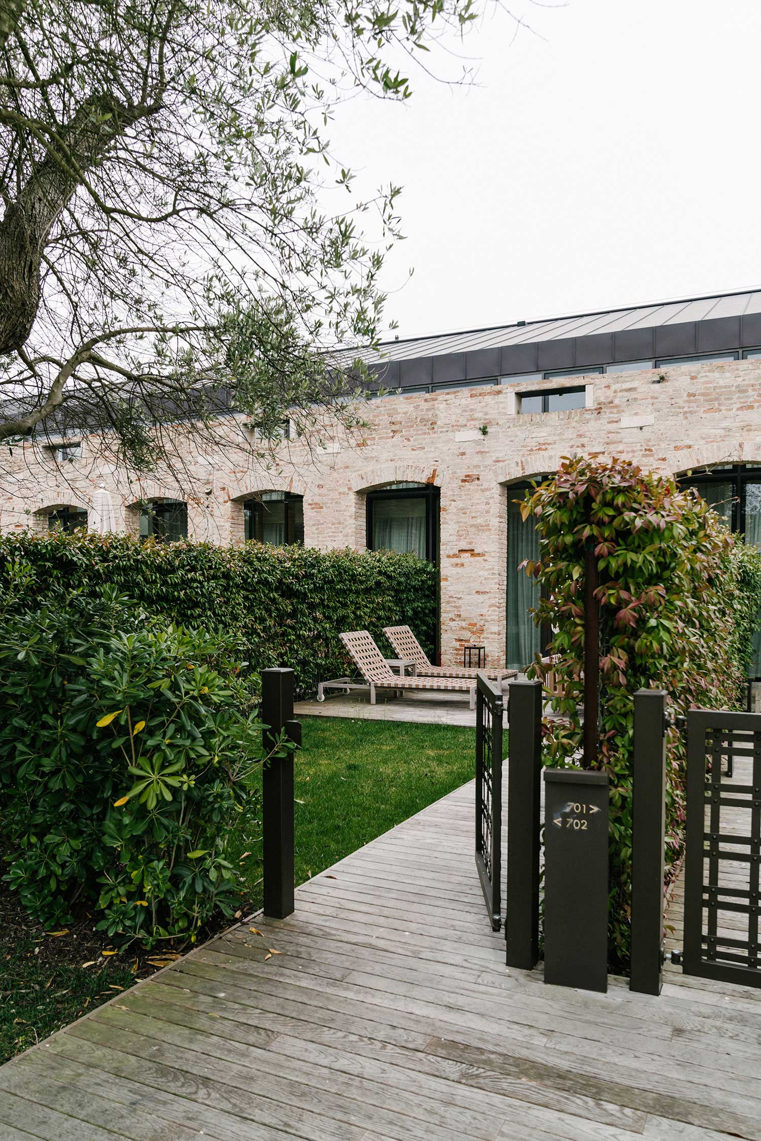 La Maisonette lofts, a reinterpretation of an old brick building from the beginning of the 20th century