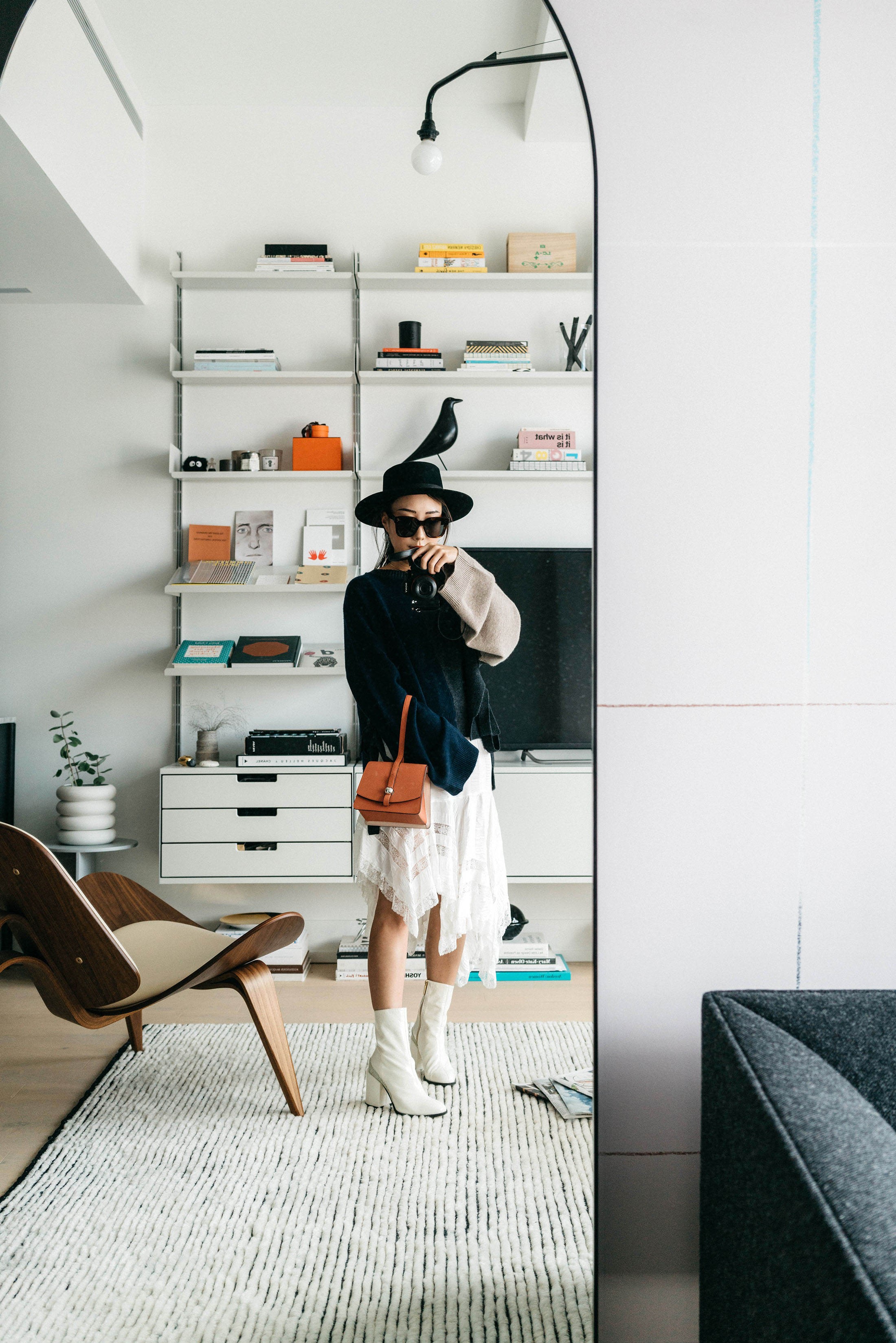 Yune Ho Sweater , Philosophy di Lorenzo Skirt, Moynat Bag , Dear Frances Shoes , Janessa Leone Hat