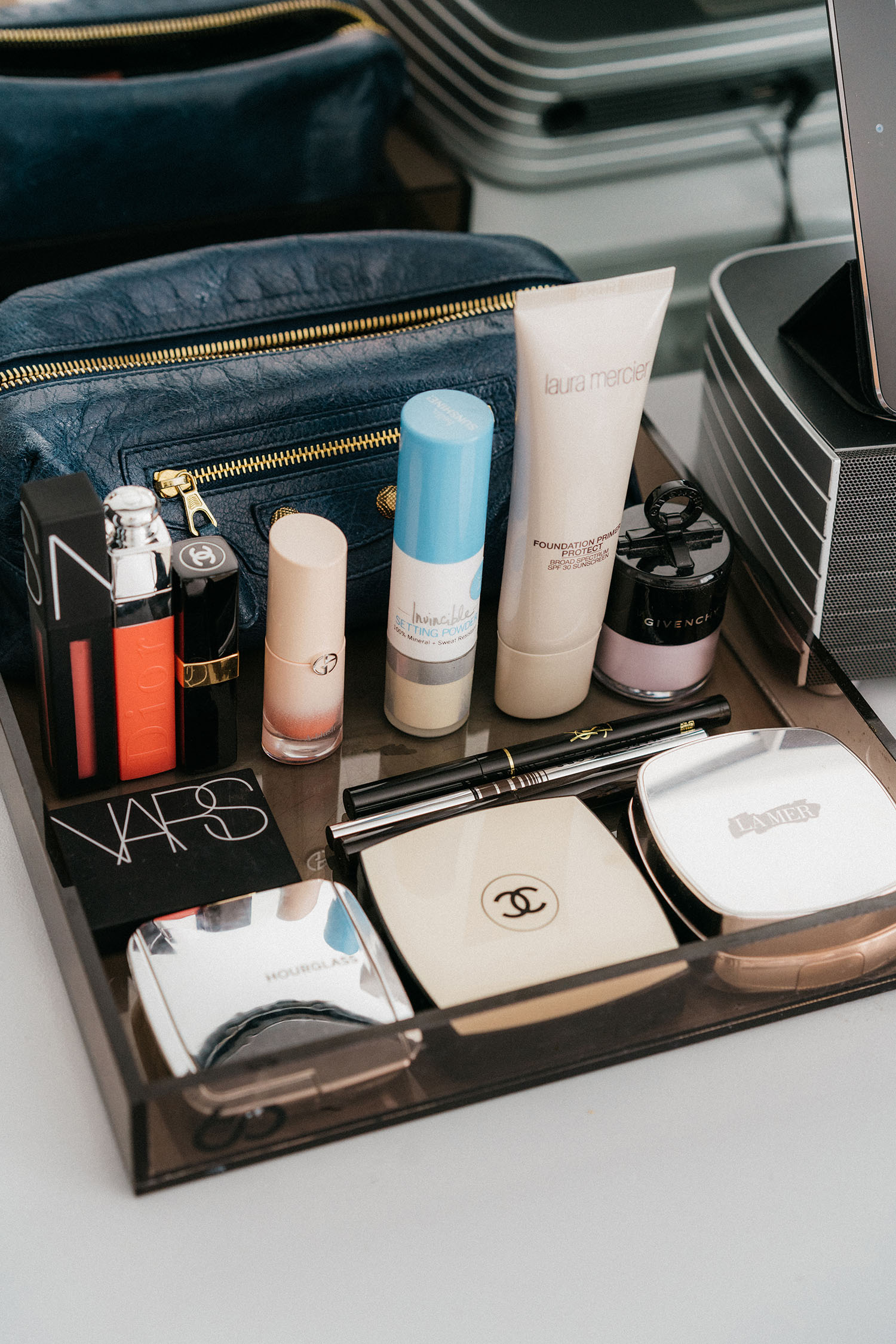NARS Lip Pigment , CHANEL Lipstick ( 97–Désinvolte) , Armani Blush ( Shade 30 ), Supergoop! Sunscreen , Laura Mercier Primer , Givenchy Powder , Hourglass Highlighter , CHANEL Bronzer , La Mer Cushion Compact ( Warm Ivory )