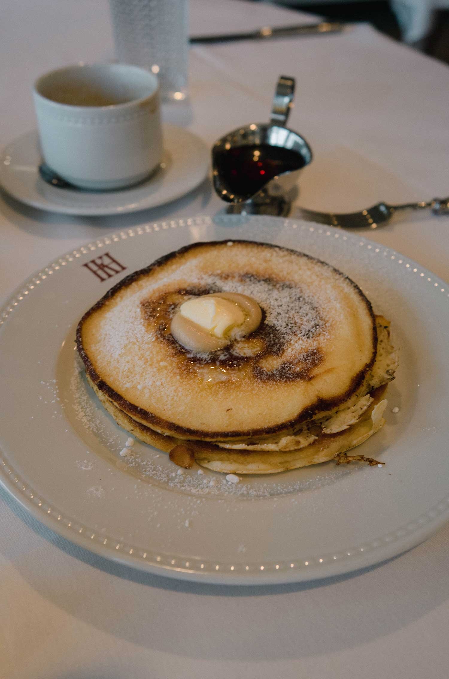 Pancakes w/ maple syrup