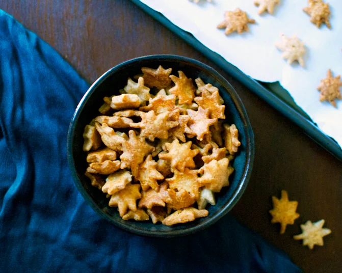 wholewheat cheese crackers — double thyme