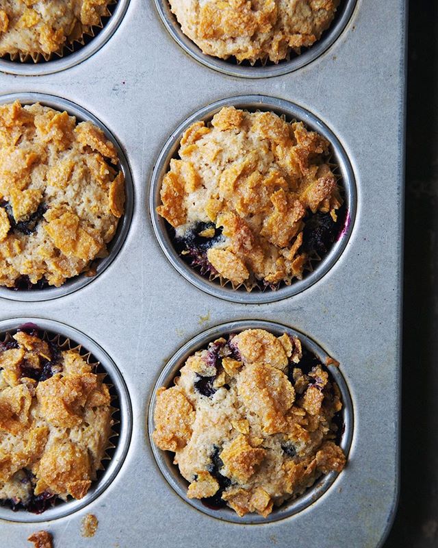 we've got your long weekend baking project planned: fluffy blueberry muffins topped with DIY frosted flakes 🙀recipe in bio!