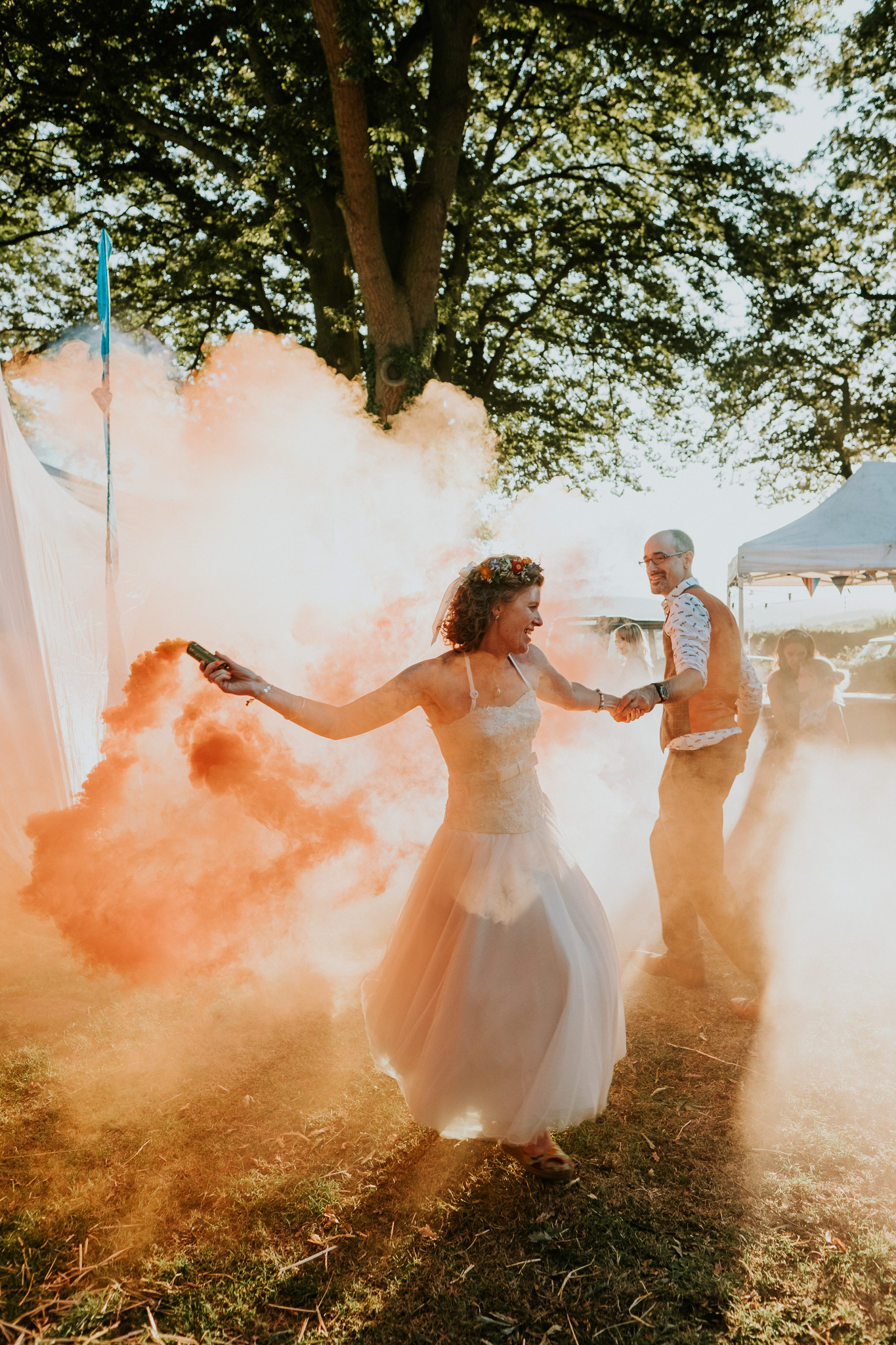 40 Festival wedding smoke bombs fun creative cool joanna nicole photography3.jpg