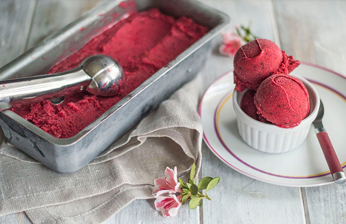 HELADO DE FRUTAS DEL BOSQUE Y YOGUR - DE LA HUERTA A LA CAZUELA