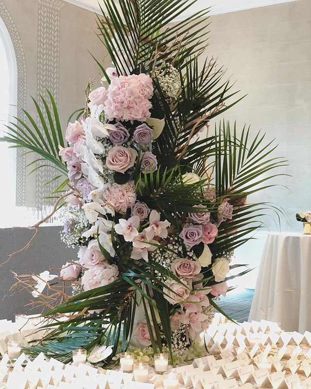 Ahh this sudden dip in temp is making me miss summer🌴😎🌴💛🌴 ☀️ Planning: @devivrenyc 
#palmleaves #tropical #beautifulthings #nycwedding #nycflorist #blushdesignsNY
