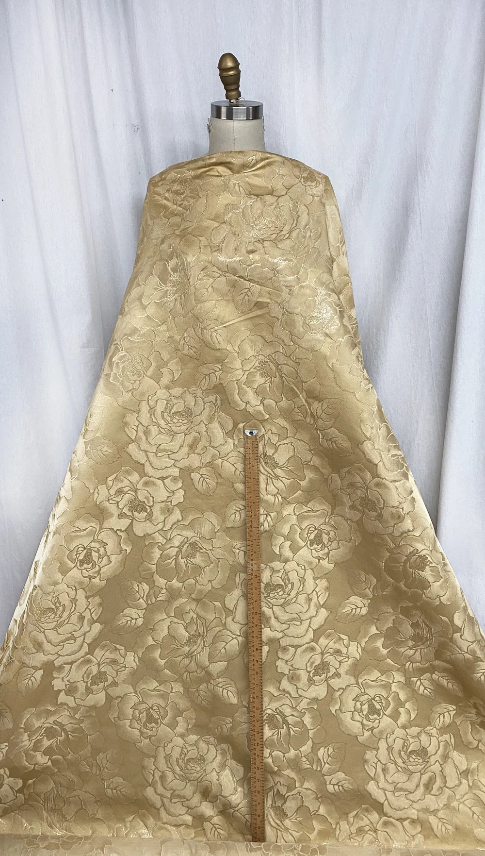 Italian Gold Metallic Silk Lamé Jacquard — Mendel Goldberg Fabrics NYC