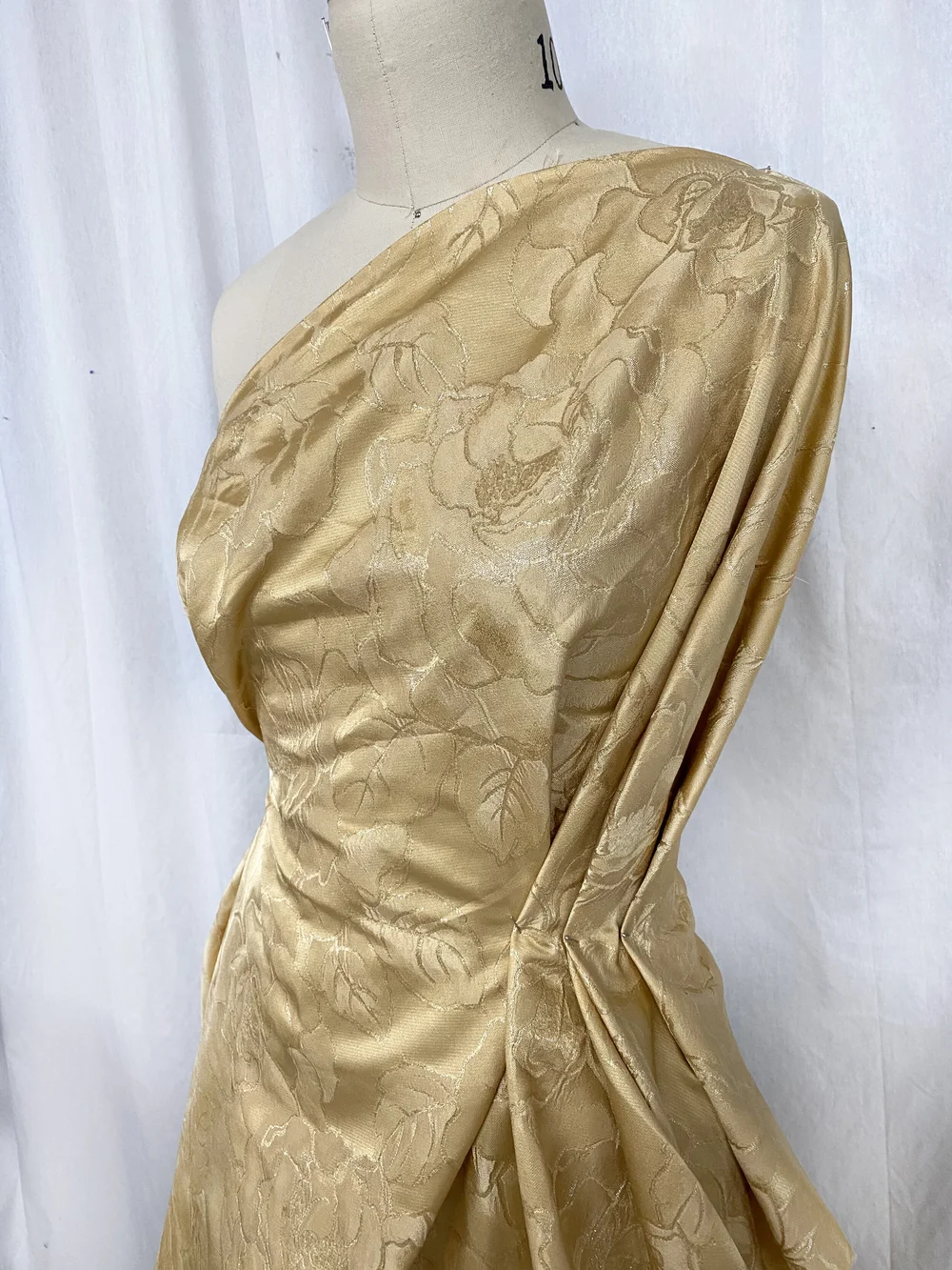 Italian Gold Metallic Silk Lamé Jacquard — Mendel Goldberg Fabrics NYC