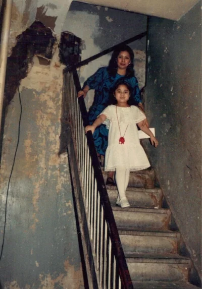 190 Meserole tenant leader and her daughter, Williamsburg, Brooklyn, 1986. Photo by Mal Schechter.