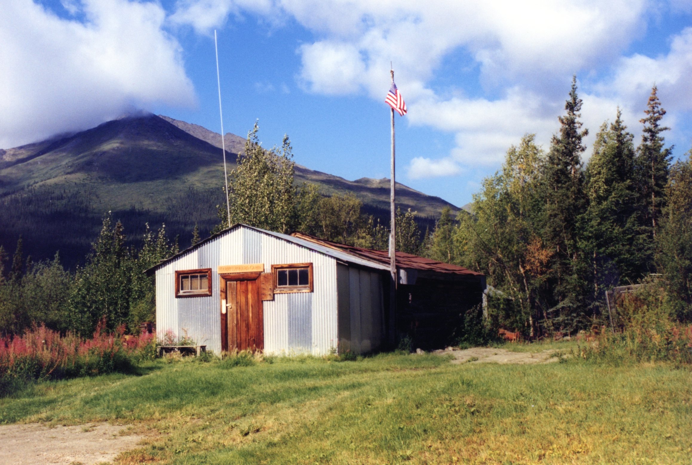 WSE - Harry Leonard cabin - ~1999.jpg