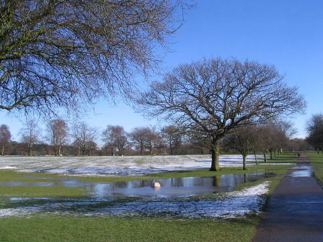Melting_snow_in_the_Memorial_Park_(1157504).jpg