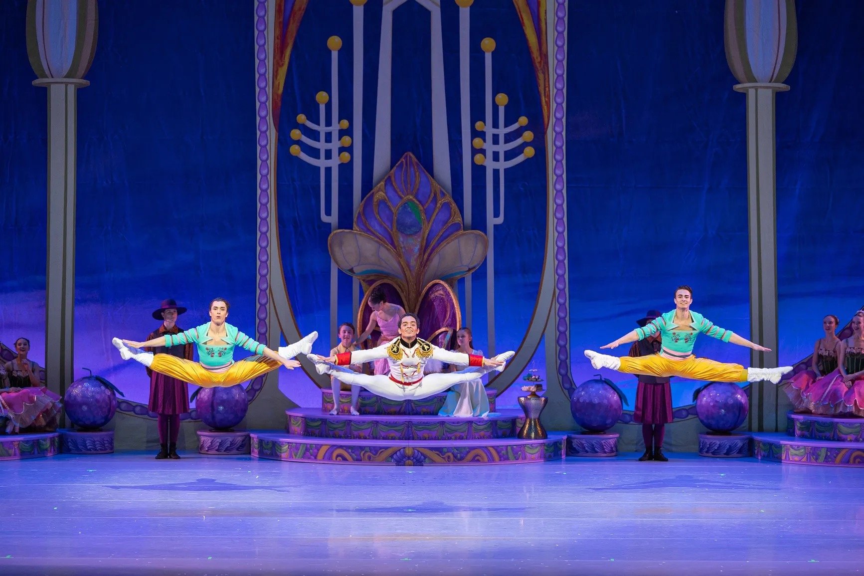 The Nutcracker at Oklahoma City Ballet Costume Designer: Holly Hynes - Medouik