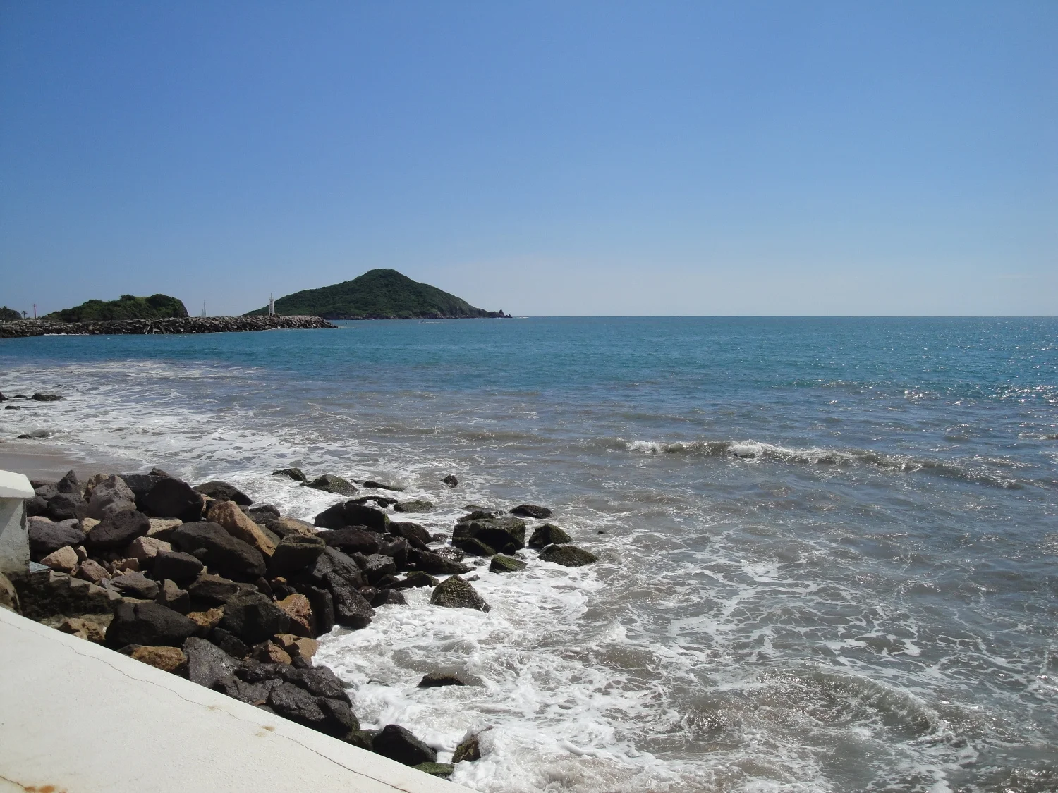 resizedgood shot of rocks.JPG