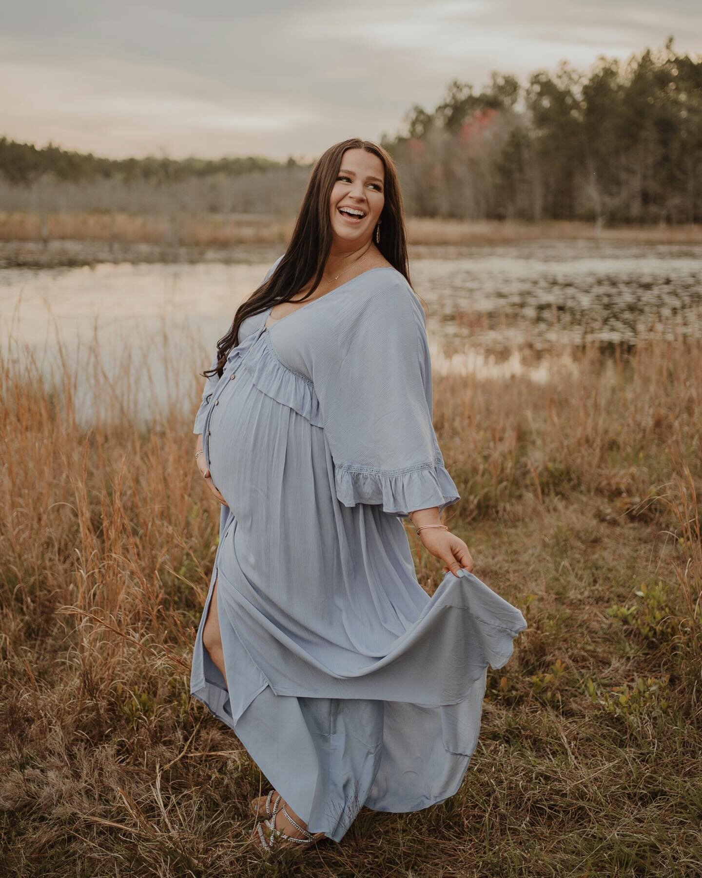 Nicest folks you&rsquo;ll meet. Zach + @graci_lou will welcome baby boy next month. 💙 

Graci is doing Package 3 in my Motherhood Collection. Maternity session + newborn session. Can&rsquo;t wait until they are a family of 3. ✨