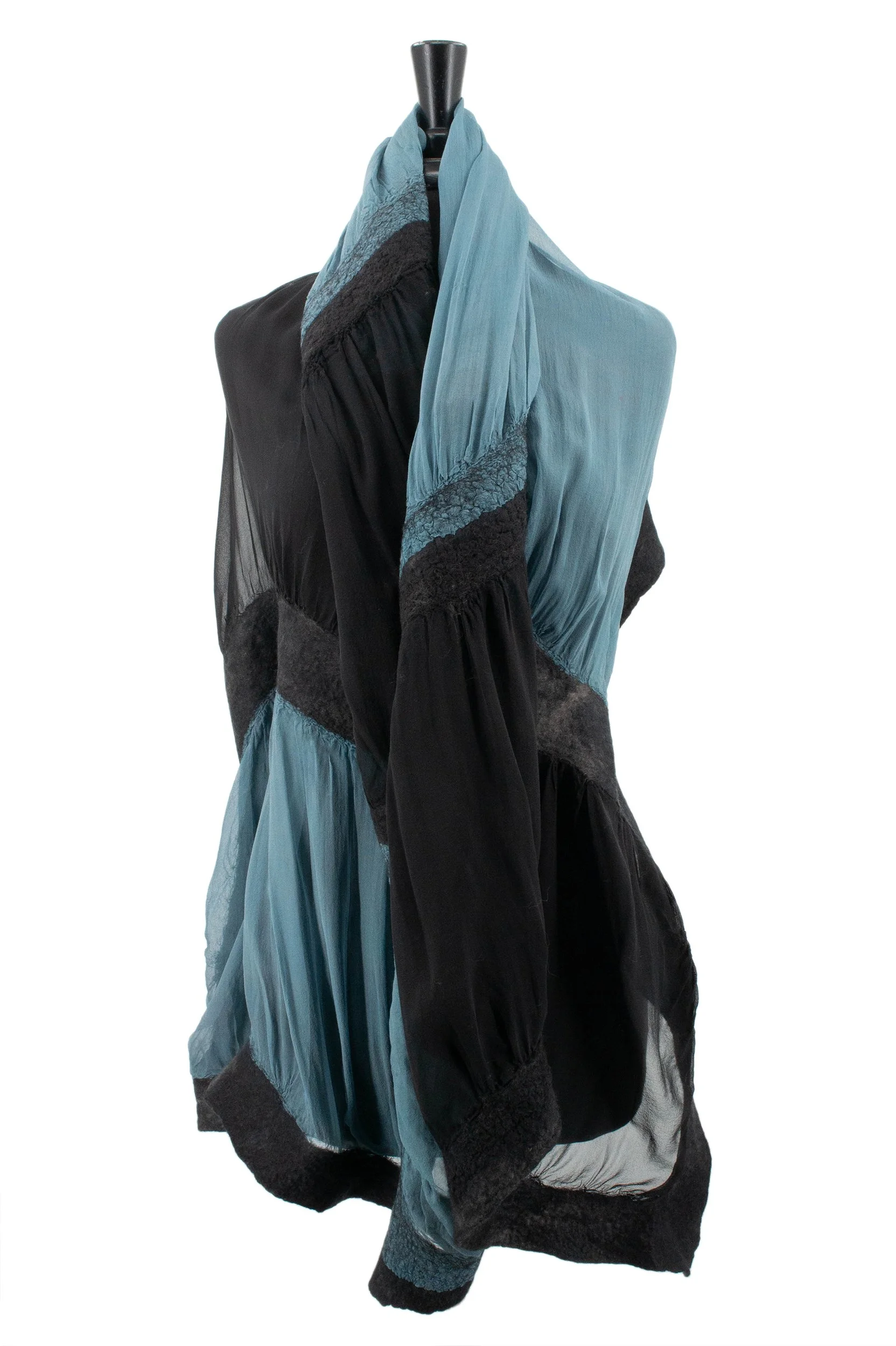 GWH blk crepuscolare robed .jpg