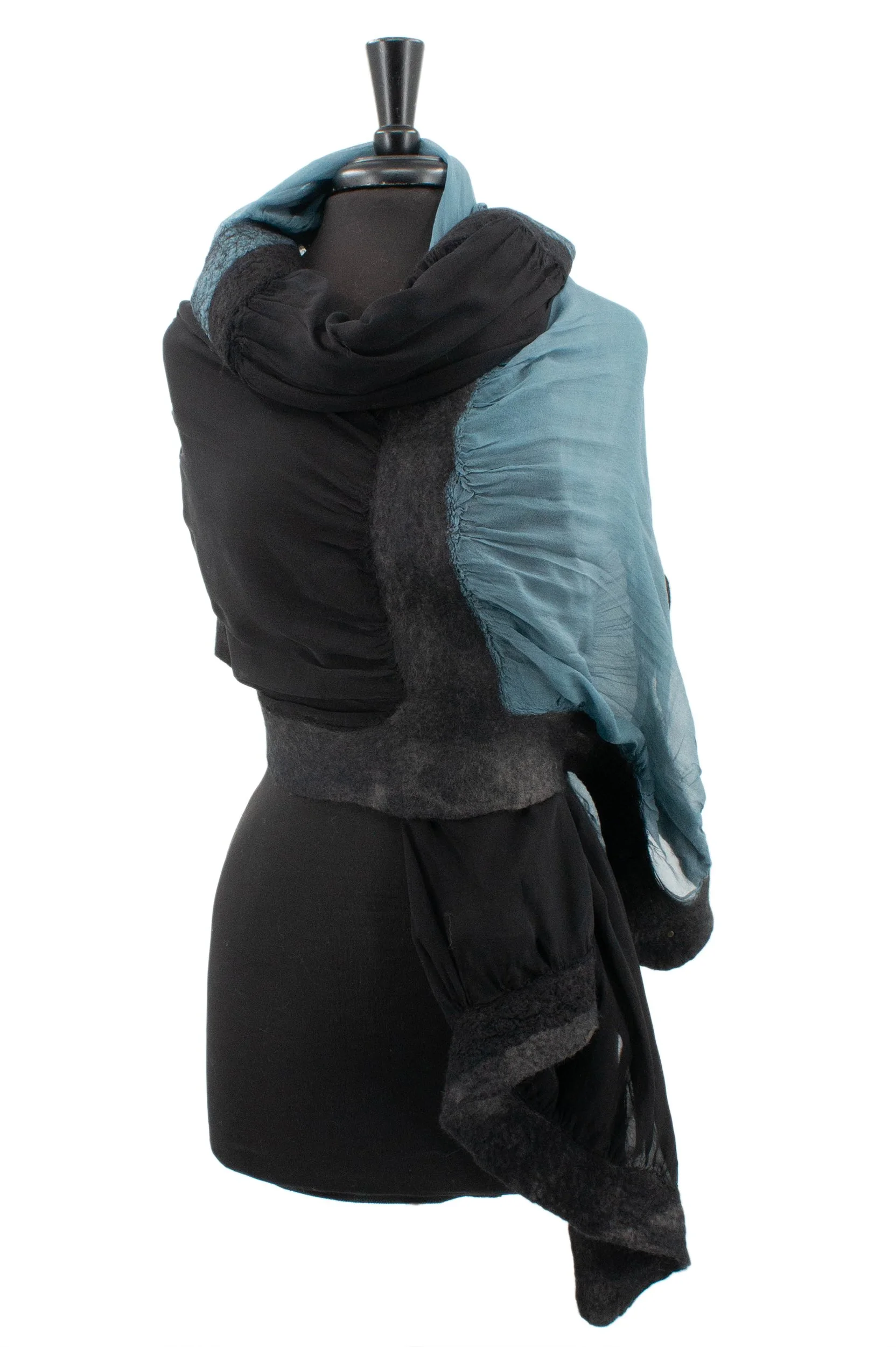 GWH blk and crepuscolare shoulder toss.jpg