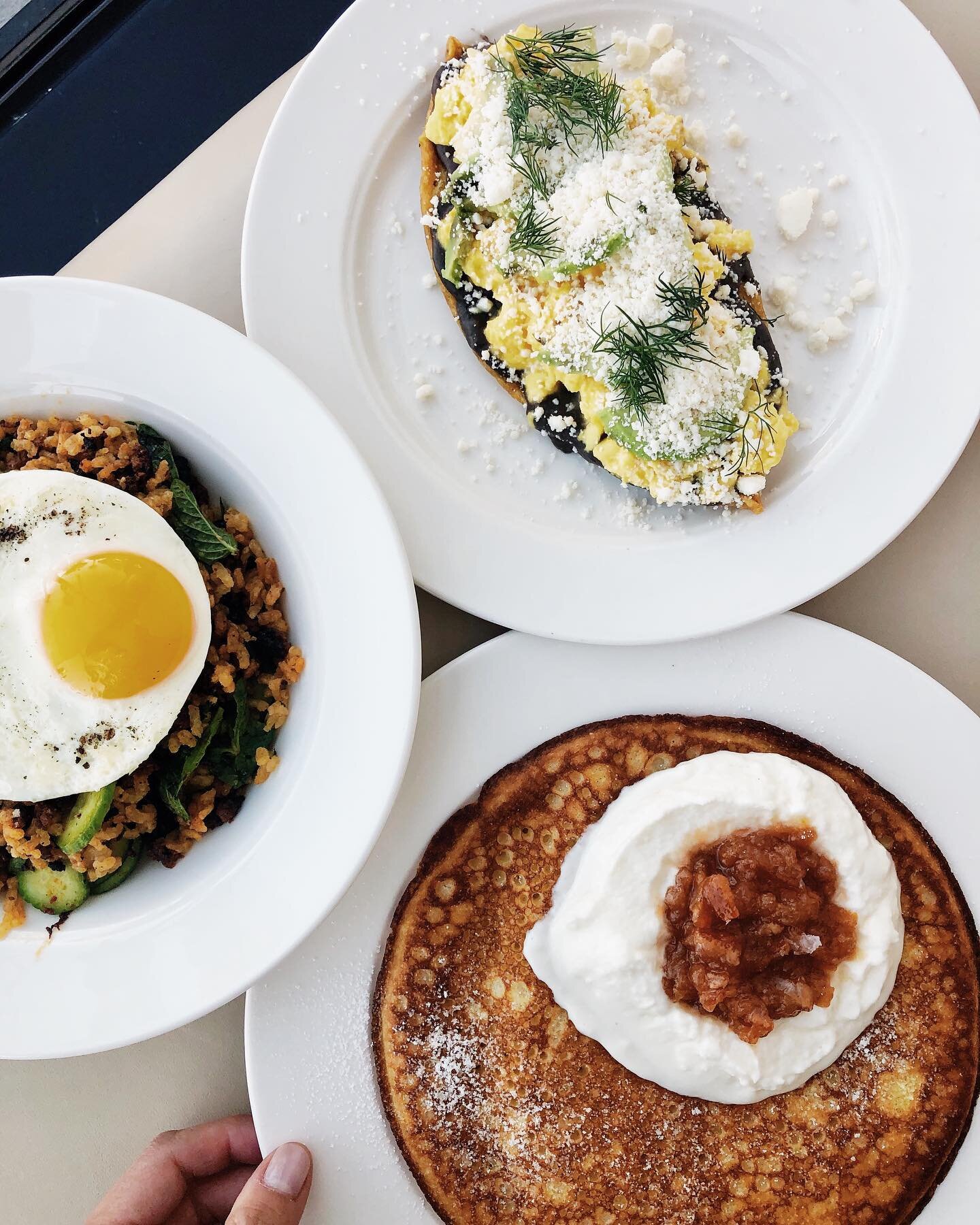 Only a few days left living on the westside so I had to make @ondalosangeles&rsquo;s breakfast a priority. Crispy rice salad with chorizo, masa ricotta pancake, and tlacoyo. #dineLA