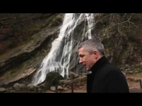 AIDAN GILLEN GOES TO THE WATERFALL 