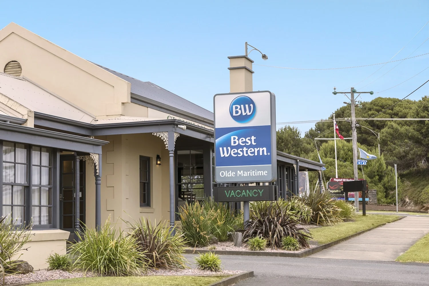 best-western-olde-maritime-warrnambool-hotel-accommodation-signage-day