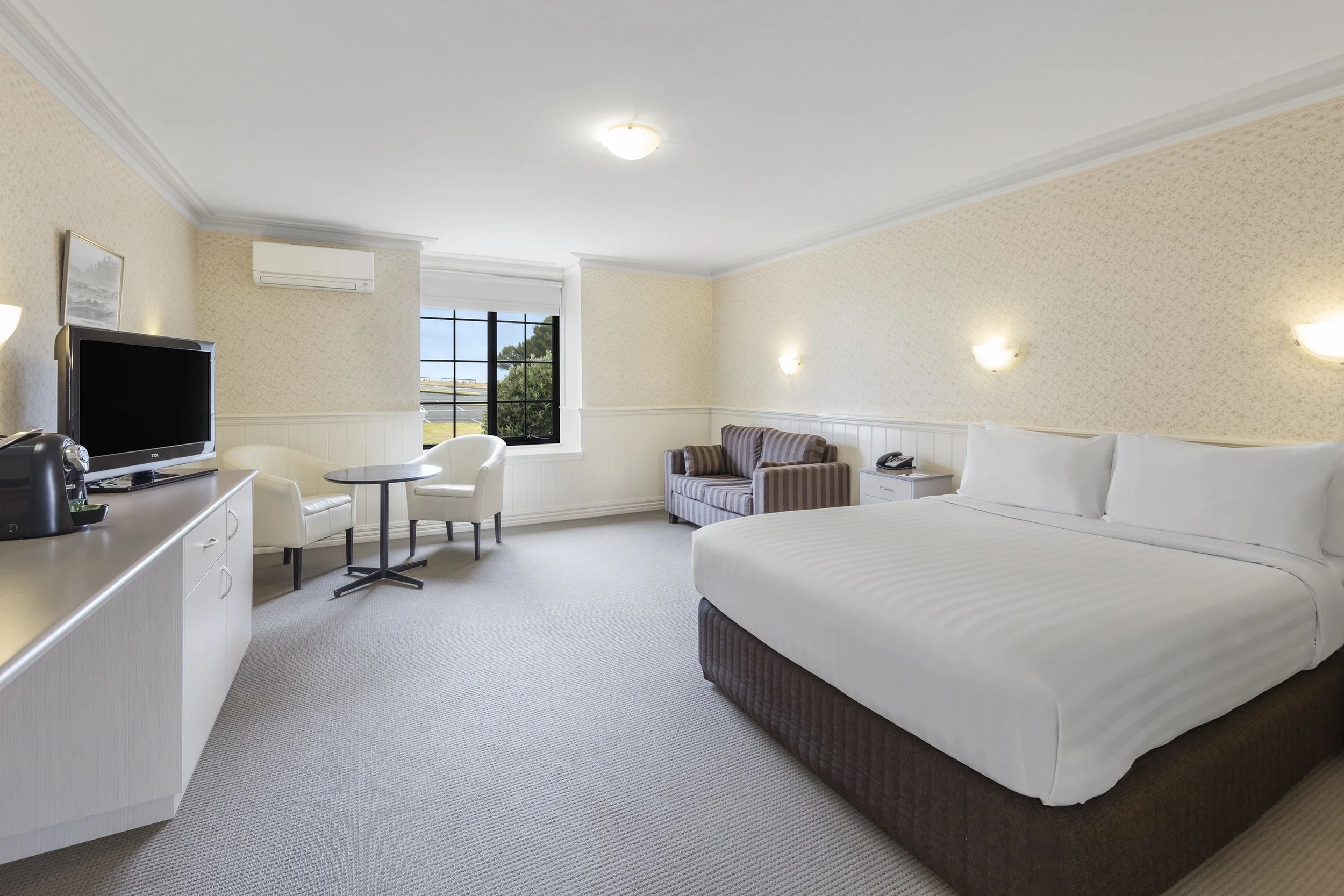 best-western-olde-maritime-warrnambool-hotel-accommodation-premium-queen-1.jpg