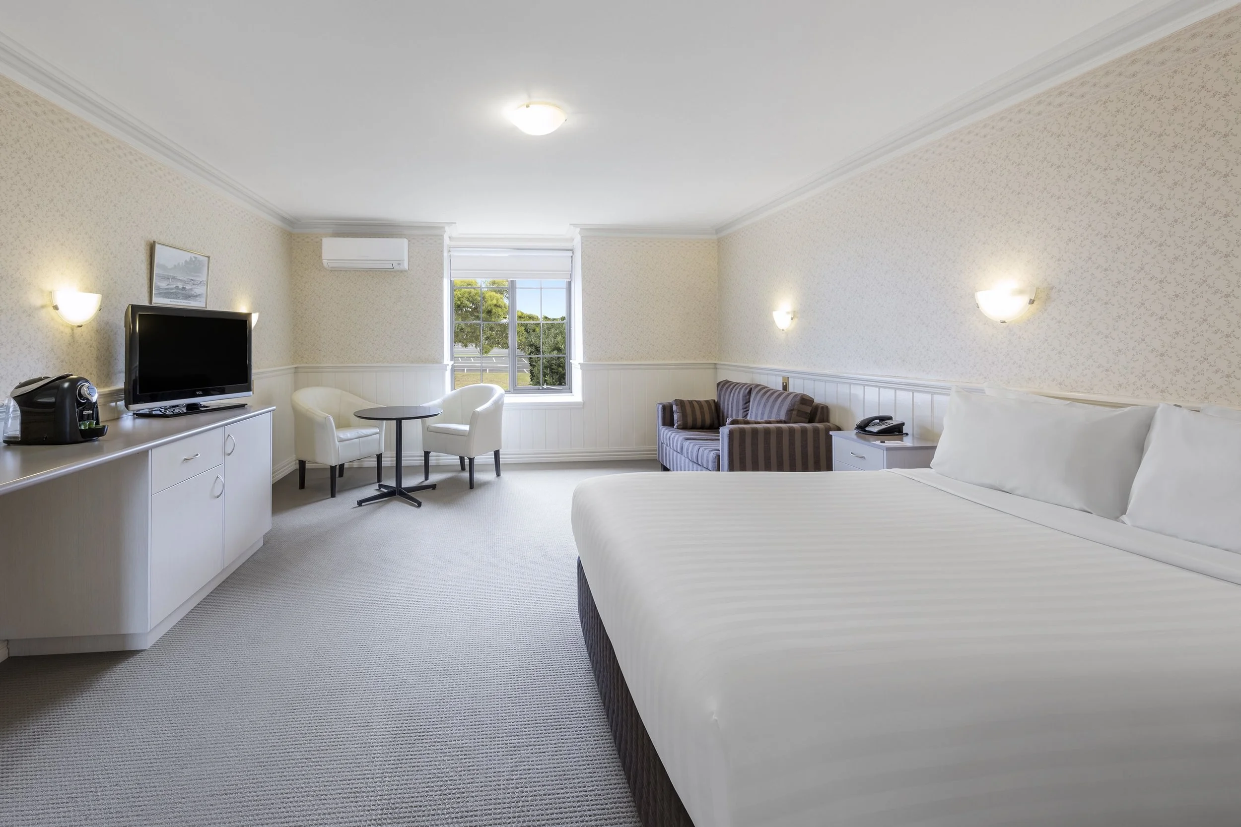best-western-olde-maritime-warrnambool-hotel-accommodation-premium-queen-3.jpg