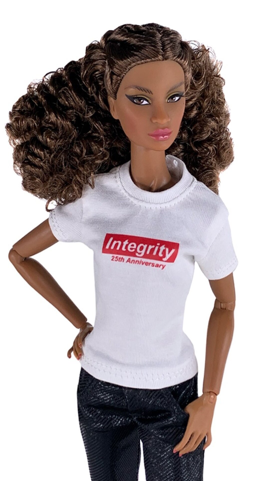 Janay_Carry_On_welcome_doll_Integrity_Toys_Convention_Legendary_image_t_shirt.jpg