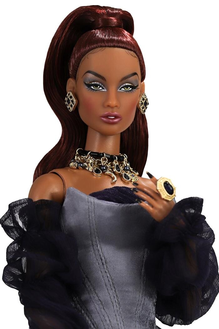 Style_Legacy_Isabella_Alves_doll_Integrity_Toys_Legendary_convention_91480_CU.jpg