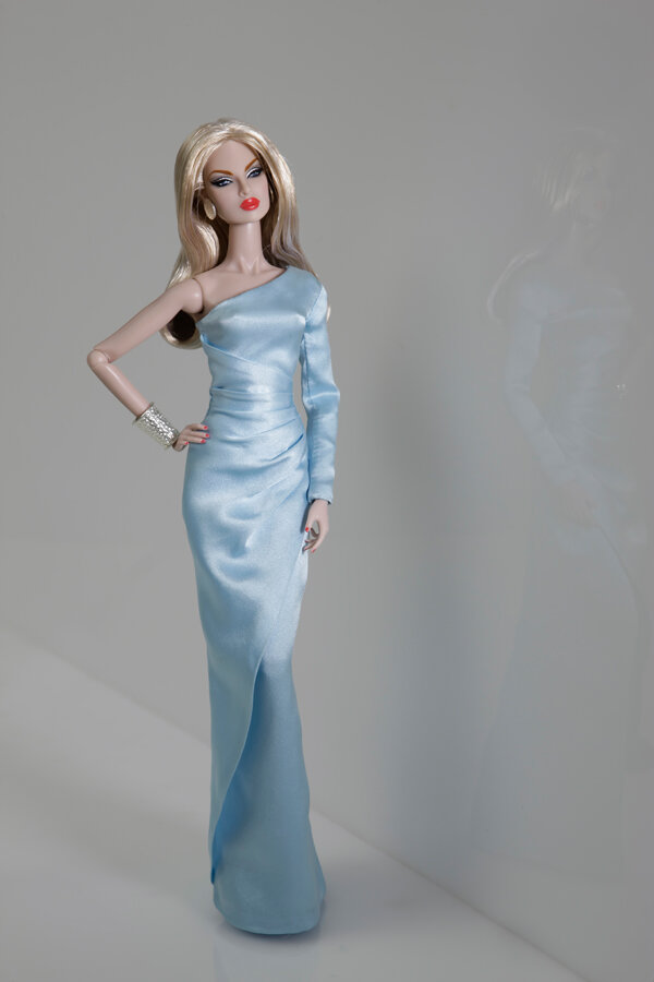 Cold-Shoulder-Eugenia-Perrin-Frost-doll_91358_full.jpg