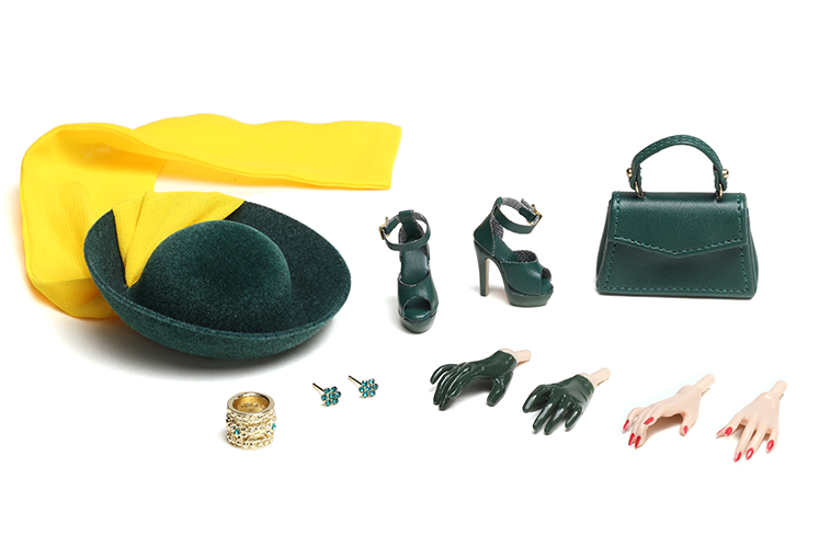 New_York_Bound_Victoire_Roux_doll_East_59th_73041_accessories.png