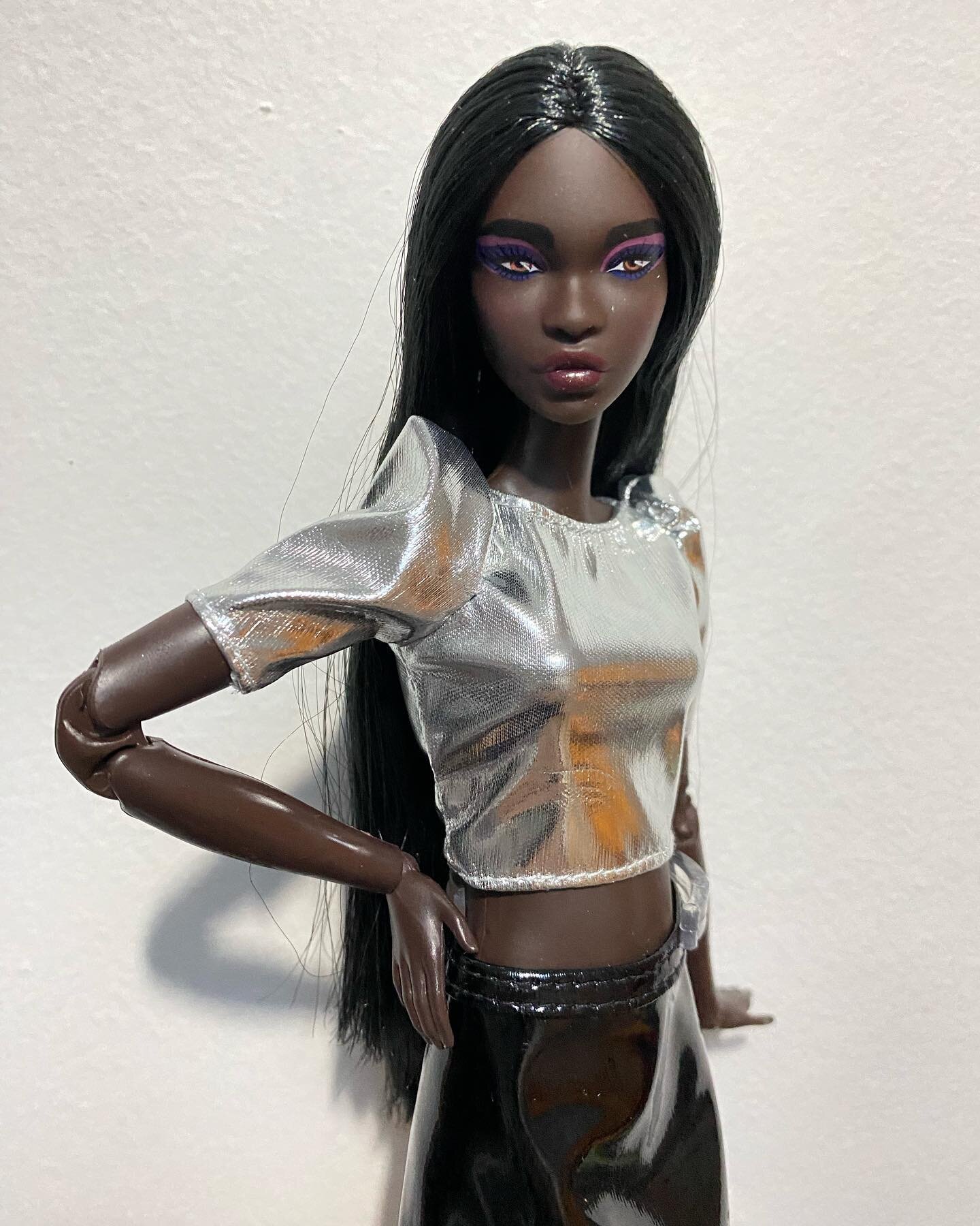 Easily one of the top-5 sculpts @mattel has ever done! Simone is the Looks #10 Barbie doll, designed by @billgreening for @mattelcreations . Would love to see her with an Afro too! 
@barbie @mattel @barbiestyle #mattel #barbie #barbiestyle #model #ba