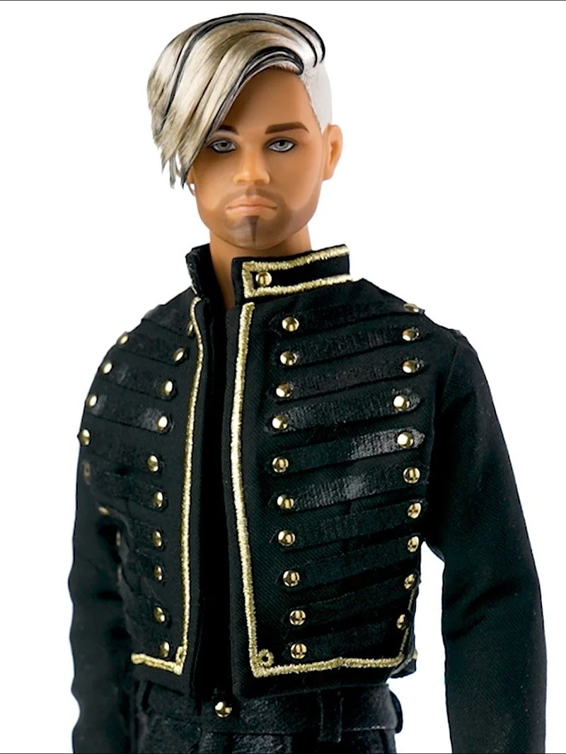 And Le Cirque Cabaret ends with the Specialty Tent and three gorgeous dolls: Le Phoenix Rashad Roussi, L&rsquo;A&eacute;rialiste Poppy Parker and La Charmeuse de Serpents Baroness Agnes Von Weiss. Read more at my website, link in bio and stories 
#le