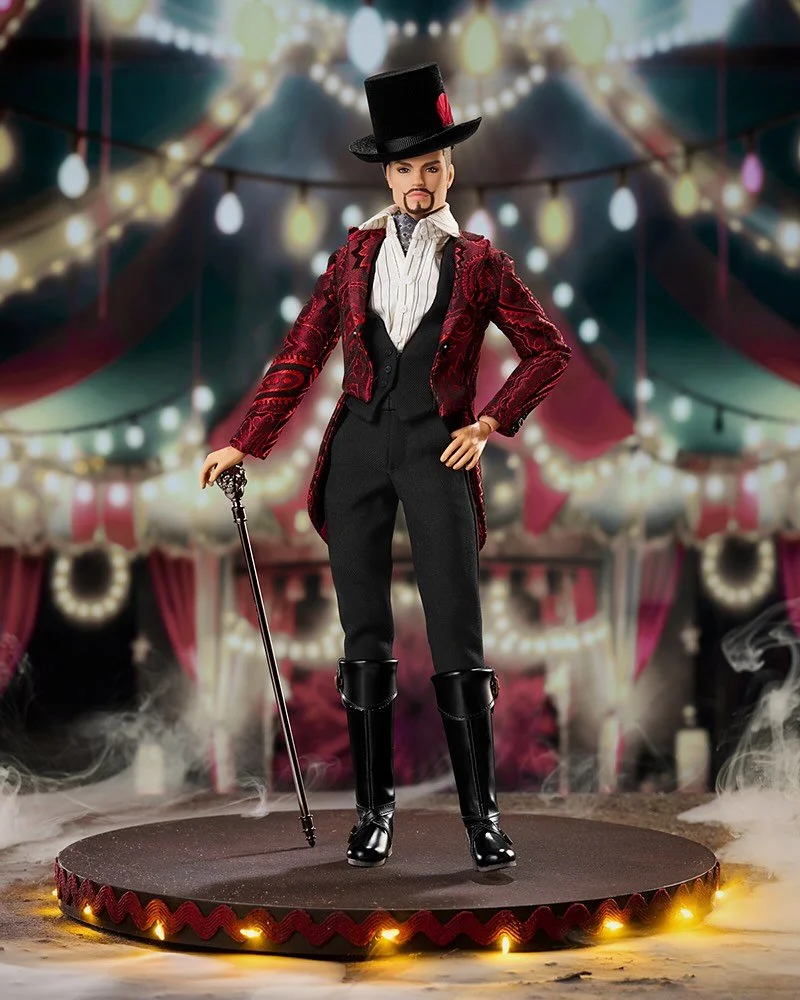 Le Cirque Cabaret was the @integrity_toys 2025 online event in lieu of a convention. Lots of dolls and goodies, coherent theme and collection, nice presentations and fun.  First up is the Three Rings presentation. Read more at my website, link in bio