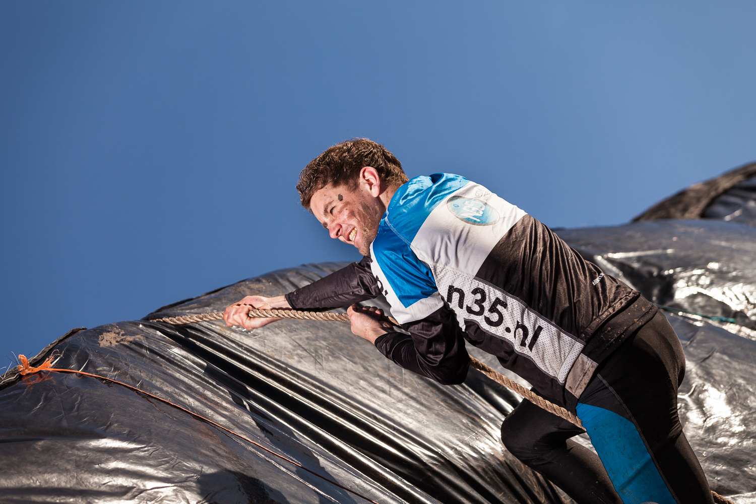Jeroen van Rossum in actie voor de promotiebeelden van de Farmstaclerun Heino 2015