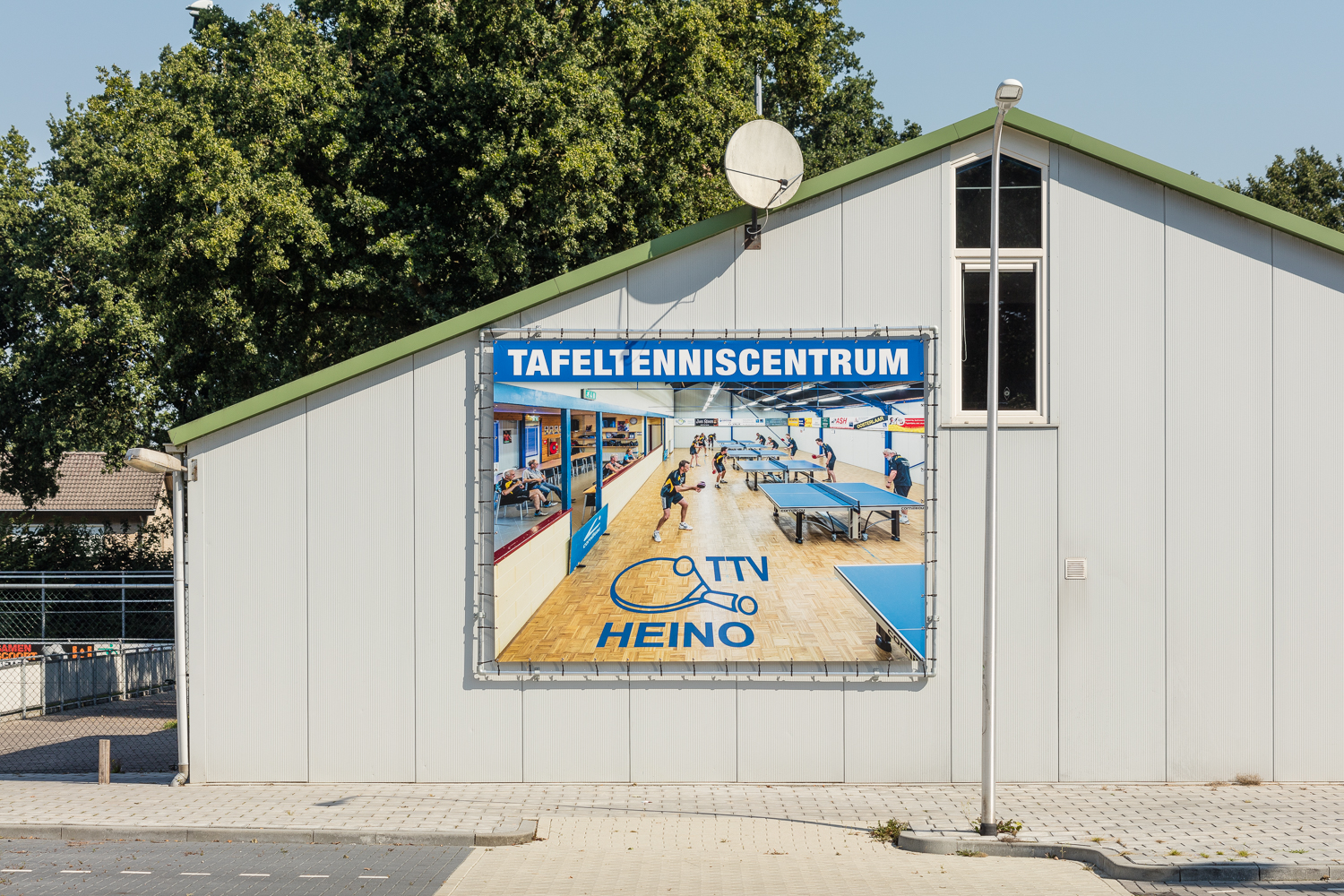 Nu is voor iedereen zichtbaar wat er achter deze wand gebeurt.