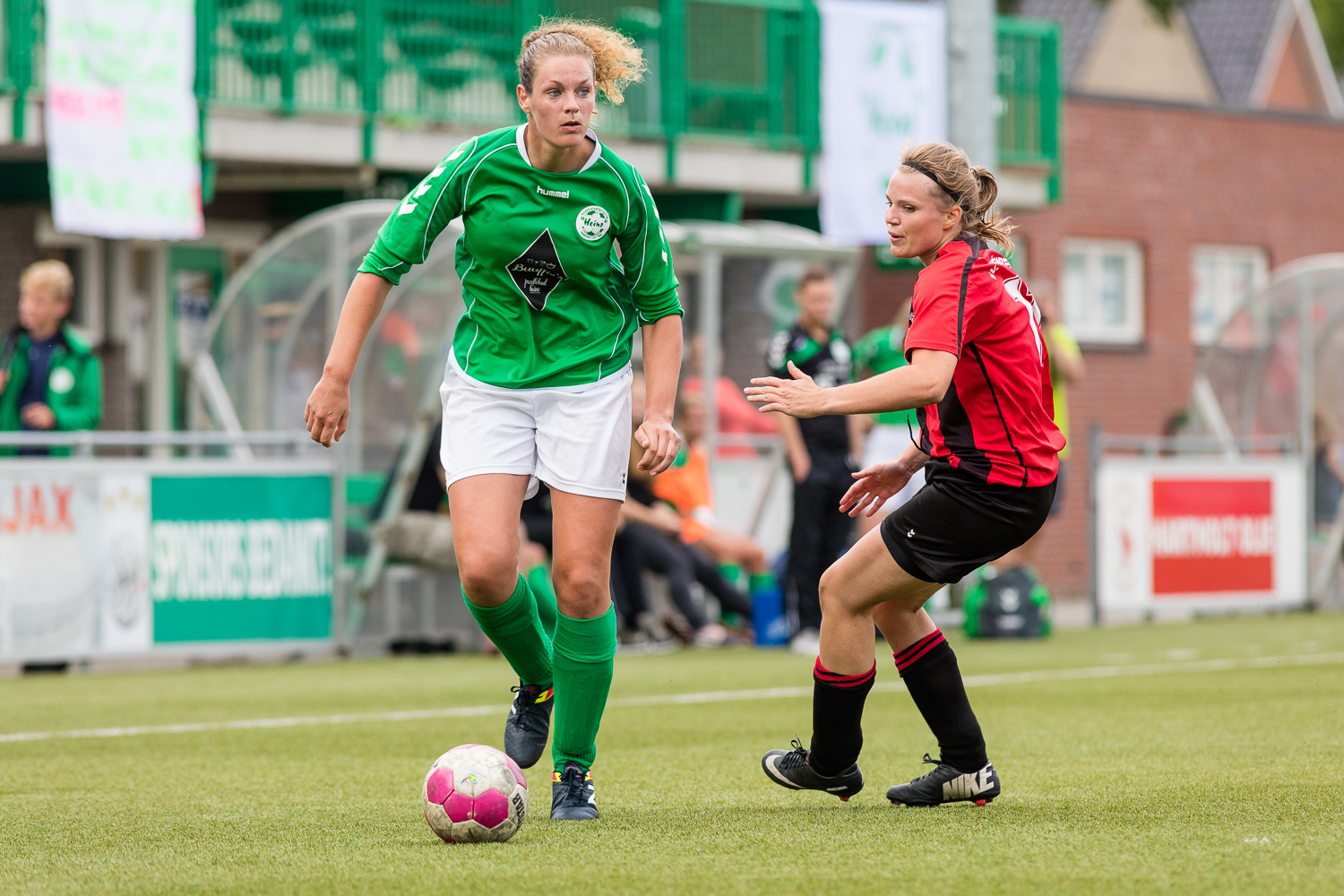 Marleen Holsappel in actie! ( 300mm f 5.6 1/1000s bij ISO800, hier had ik nog licht..)