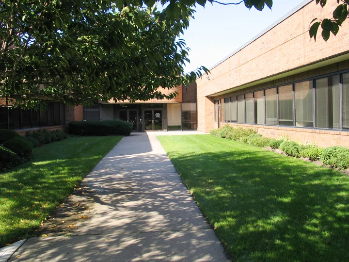 EXTERIOR 2.jpg
