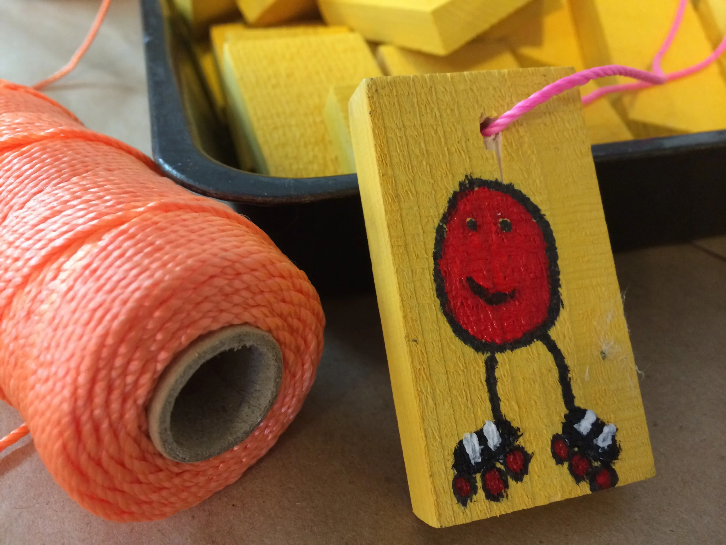 Little project samples. Wood, string, paint and many possibilities...