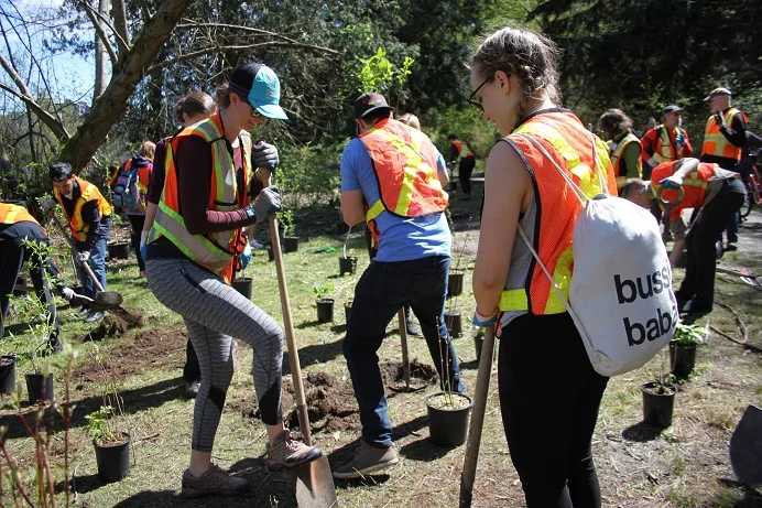 SPES volunteers on a planting expedition ... keeping it green. (Scarlett Mayorga Photo)