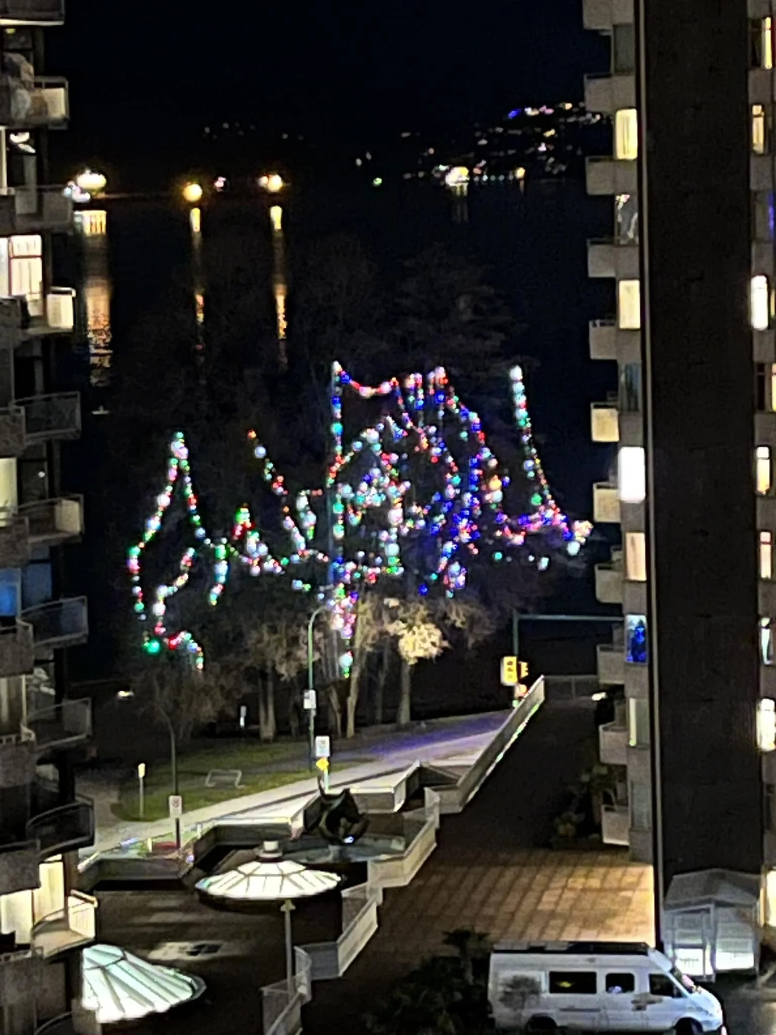 𝗔𝗡𝗗 𝗡𝗢𝗪 …. This year the lights were sparse and almost an insult to previous years. Still awaiting word as to why. (Dennis Hutchinson Photo)