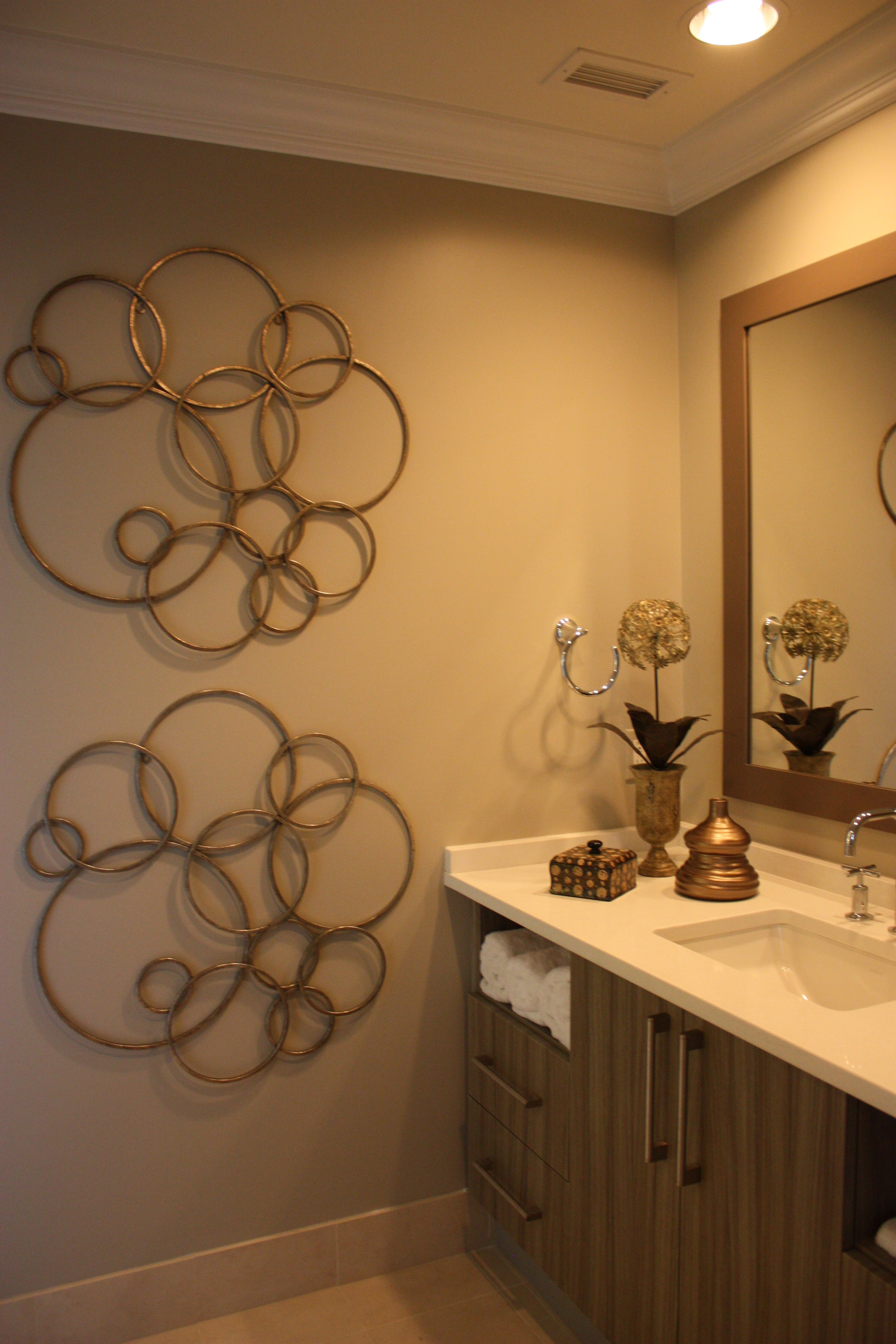 Adjoining Guest Bathroom