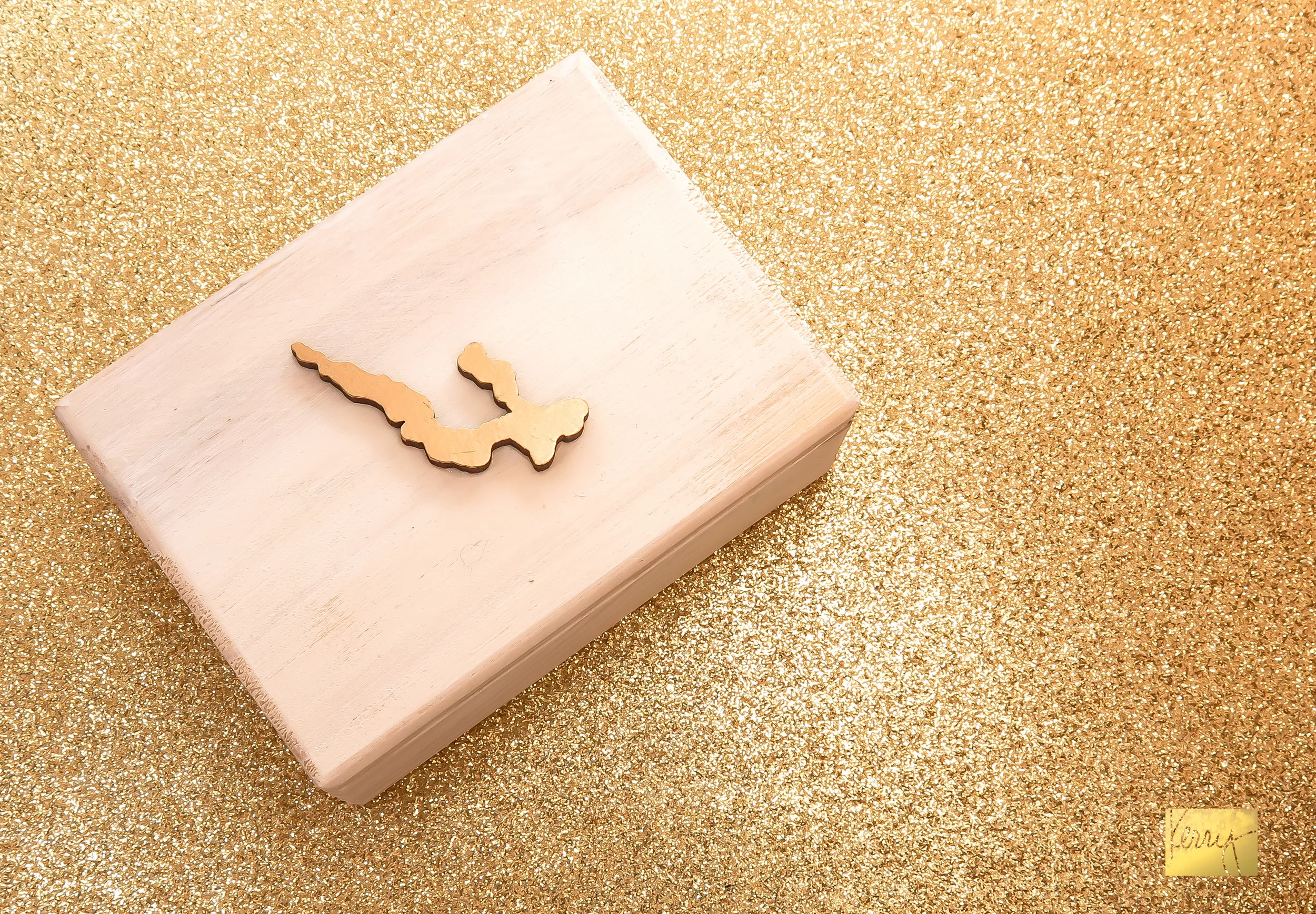 kerry gilligan coordinates walloon white wood box gold 3.jpg