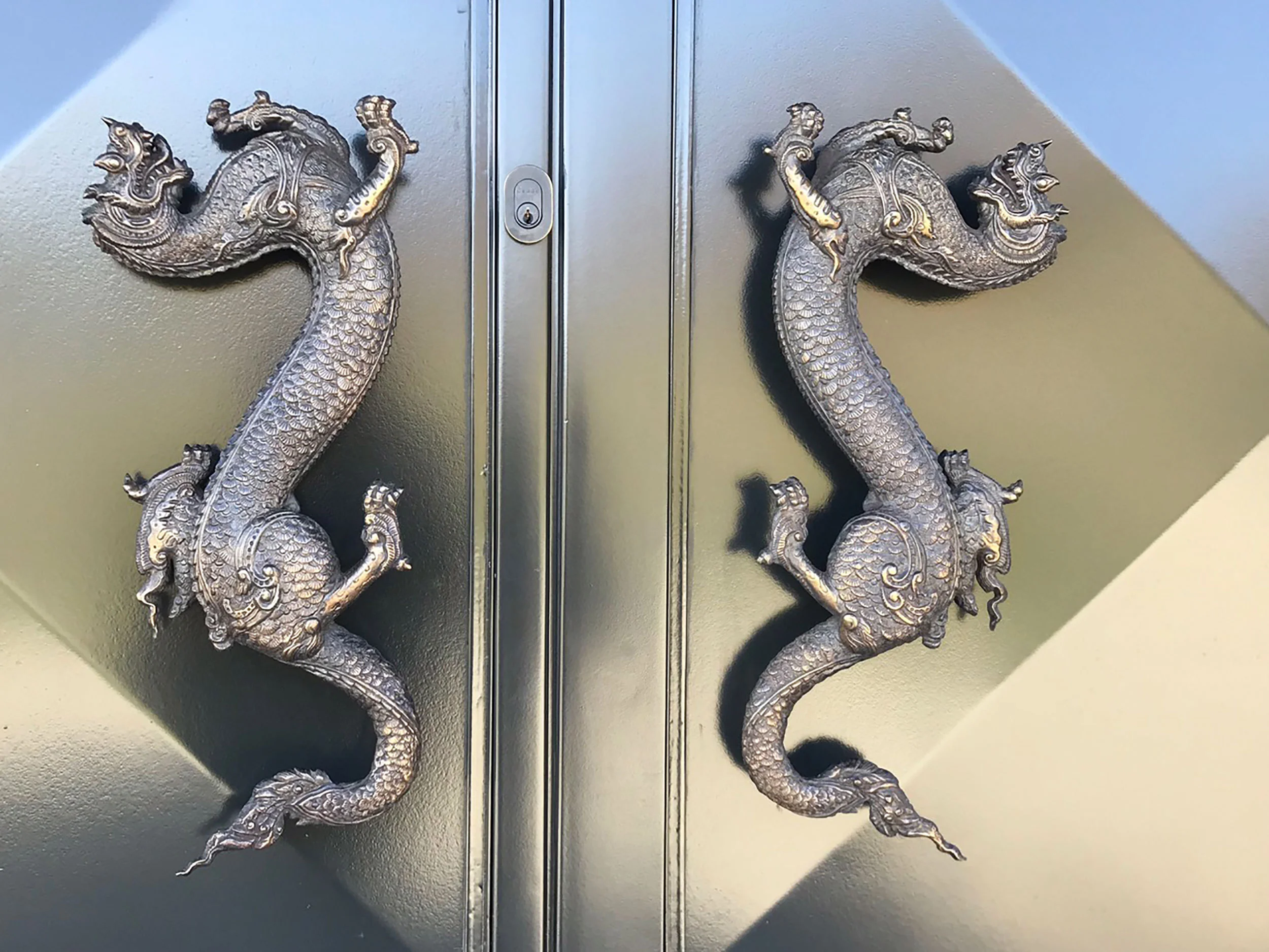 sculpture-dragon-door-handle-2.jpg
