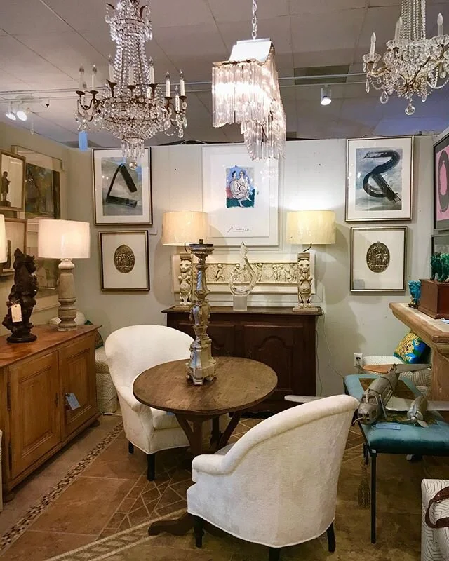 Happy Monday!!! MAI Is open from 10 to 5 come and visit us !!! #Pillows#Custom-made furniture #Slipcovers