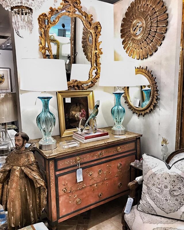 the beauty of mirrors !!! #Slip covers#Antiques # Drapery&rsquo;s