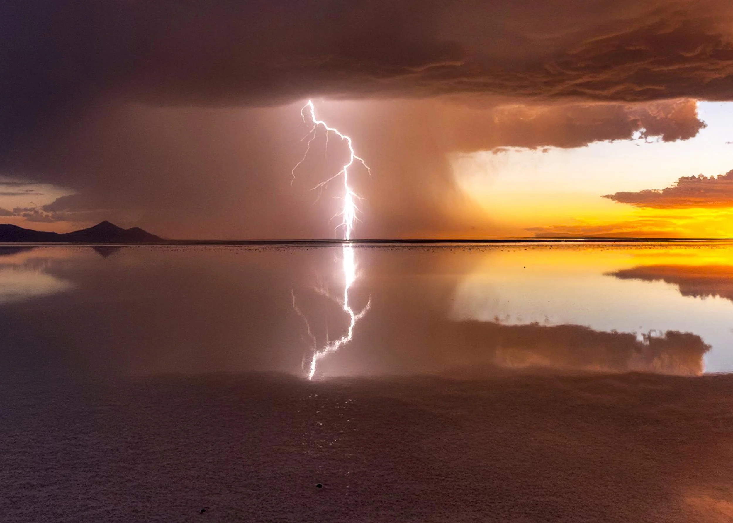 lightning-salt-flat-topaz-high fidelity v2-4x-2.jpg