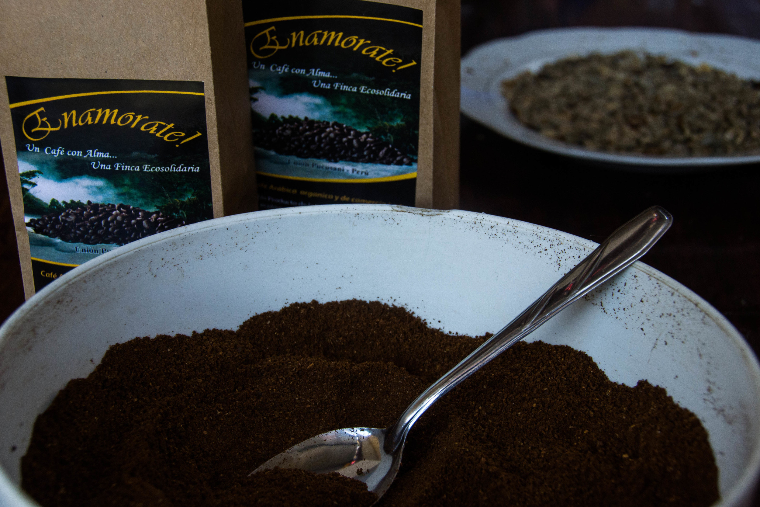 And finally, almost a month after the fruit was first plucked from the branches, it is ground into a rich, aromatic blend. If you would like to learn more about Enamórate! or Semillas de Amor de la Selva Central you can check them out here: http://ongenamorate.jimdo.com/ and https://www.facebook.com/ongenamorate. Y finalmente, después de casi un mes de que el primer grano fue cosechado de las ramas, la molienda de café rico y aromático es preparada para elaborar. Si te gustaría saber mas sobre Enamórate! o Semillas de Amor de la Selva Central lo pueden buscar en su pagina de Internet aquí: http://ongenamorate.jimdo.com/ y https://www.facebook.com/ongenamorate. Enfin, presque un mois après que le fruit ait été cueilli des branches, il est moulu en poudre riche et aromatique. Si vous voulez en savoir plus, vous pouvez vous rendre ici:http://ongenamorate.jimdo.com/ et https://www.facebook.com/ongenamorate. 
