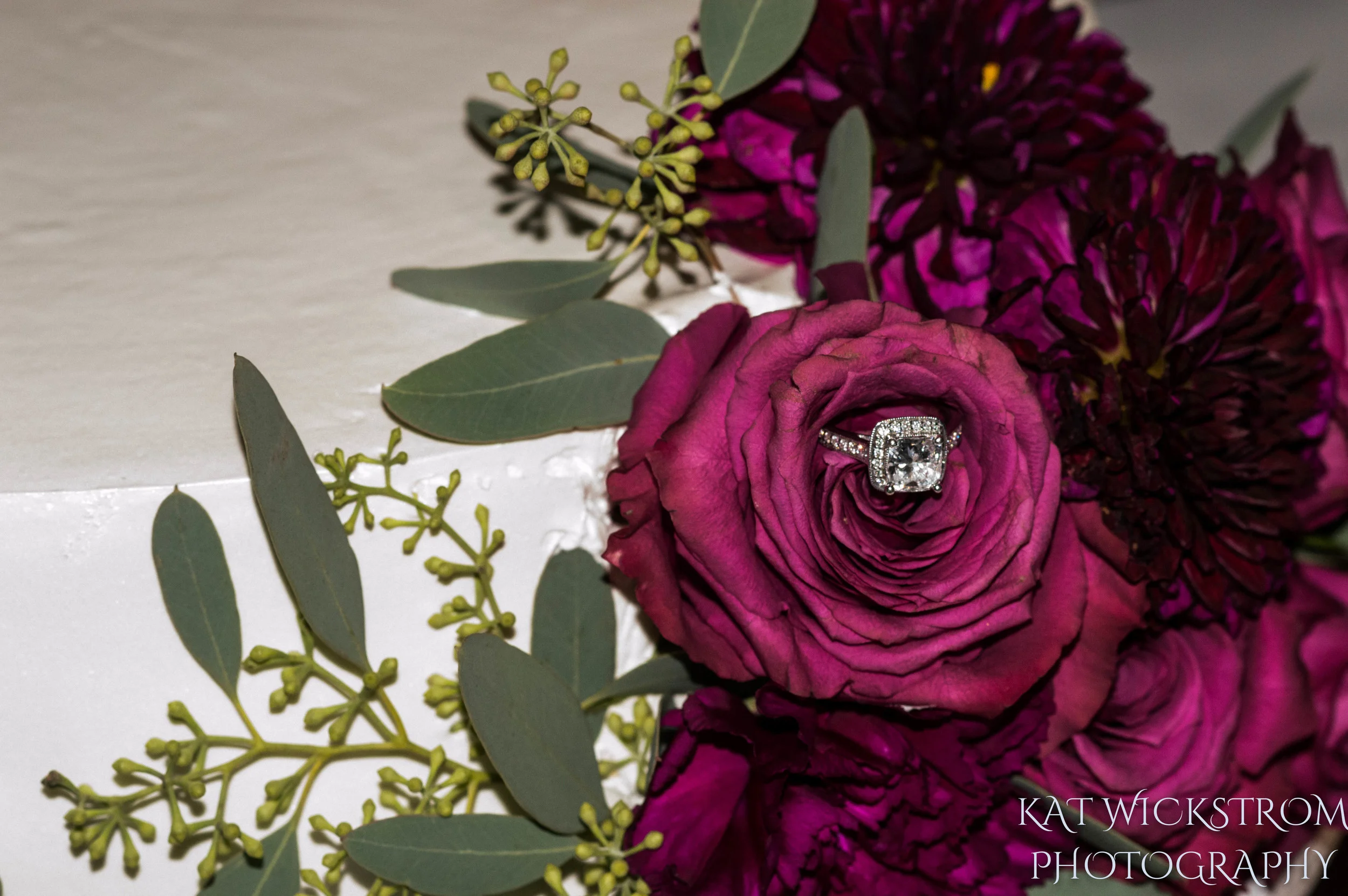 Woodland Hills Cafe Fiore Wedding Cake Rings