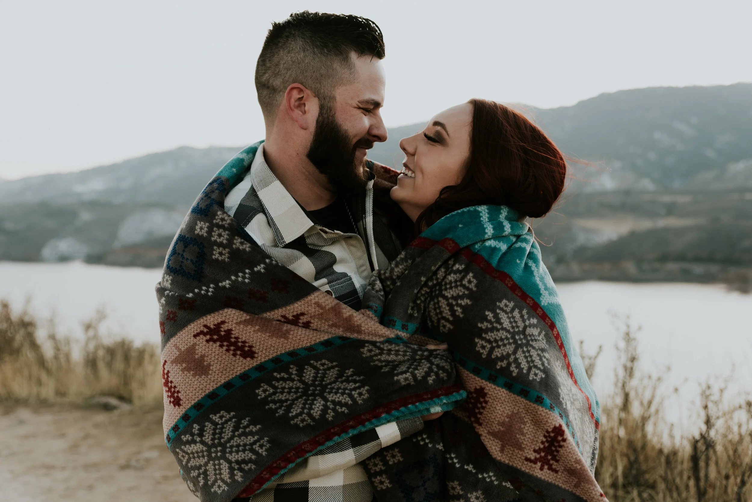 cozy-blanket-engagement-photo-at-horsetooth-reservoir