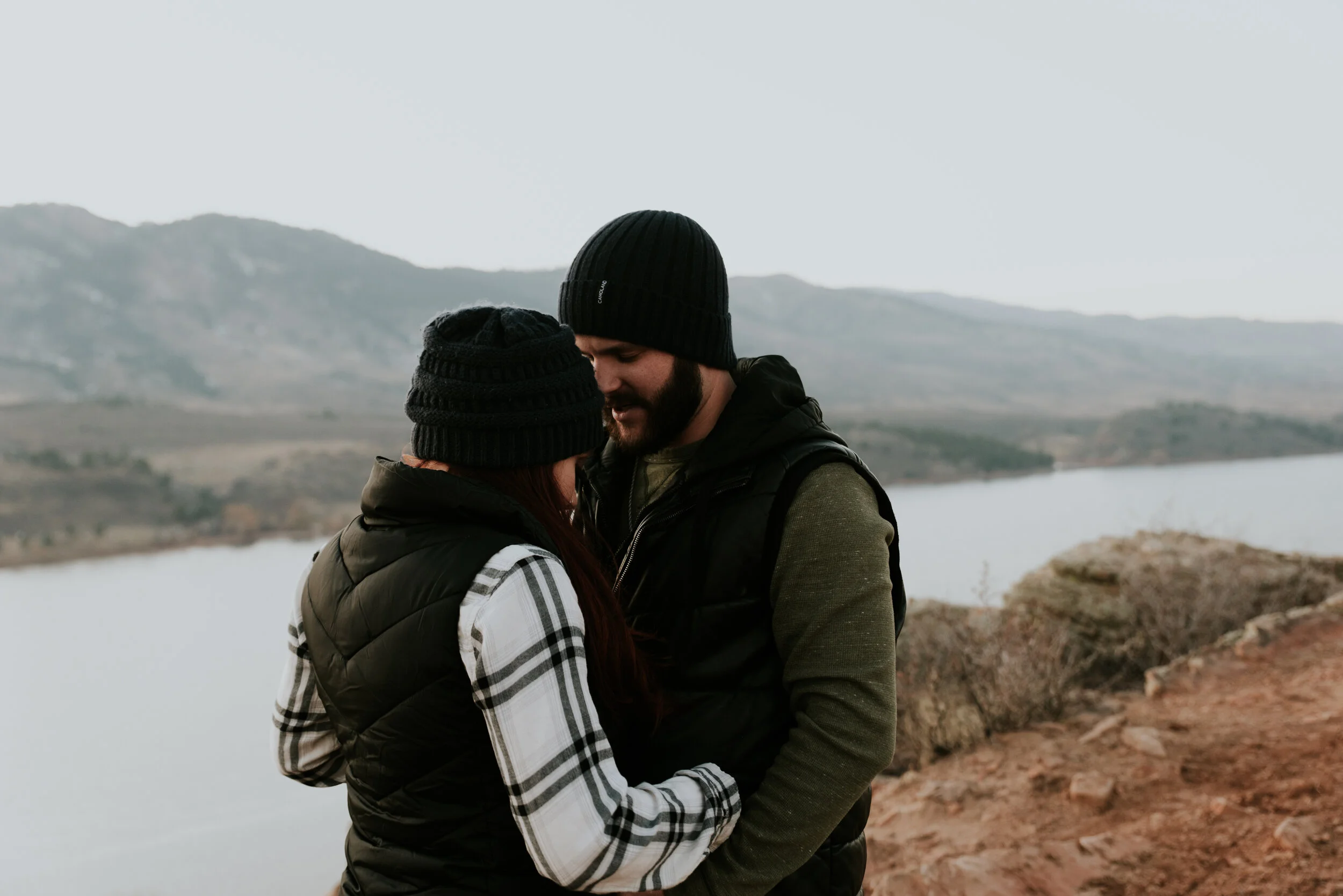 couple-embraces-in-front-range-of-colorado