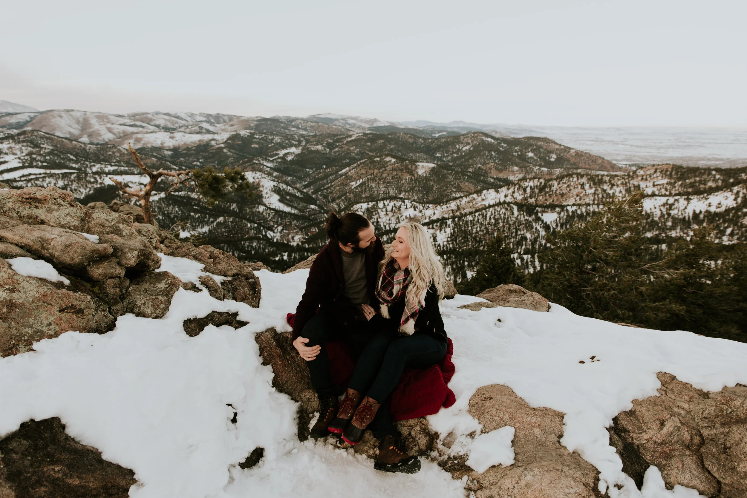 couple-kisses-while-sitting-at-lost-gulch